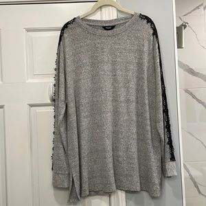 Simply Vera Vera Wang Black and Gray Lace Top